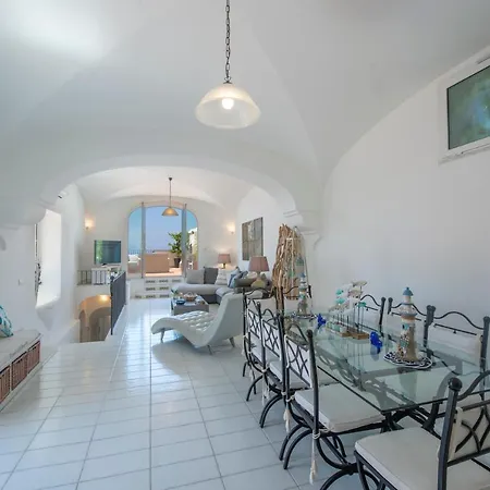 Giulia Villa Praiano