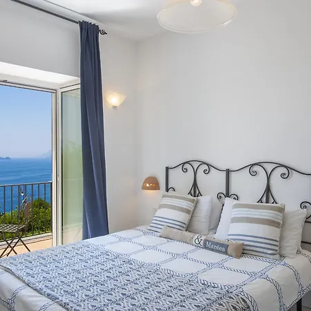 Giulia Villa Praiano