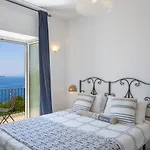 Giulia Villa Praiano